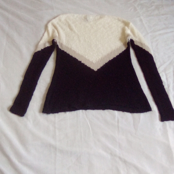 White, Brown and Black sweater - Picture 4 of 6